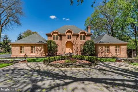 5 Mallard Ln, Camp Hill, PA 17011