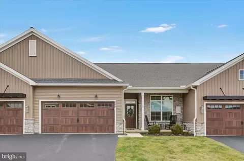 799 Aurora Dr, Mechanicsburg, PA 17055