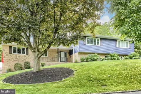 730 Vista Dr, Camp Hill, PA 17011