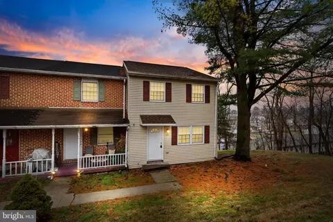 135 Bungalow Rd, Enola, PA 17025