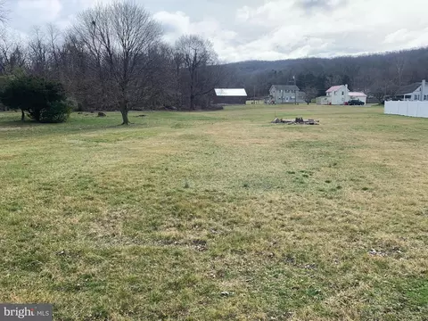 70 Mountain St, Mount Holly Springs, PA 17065