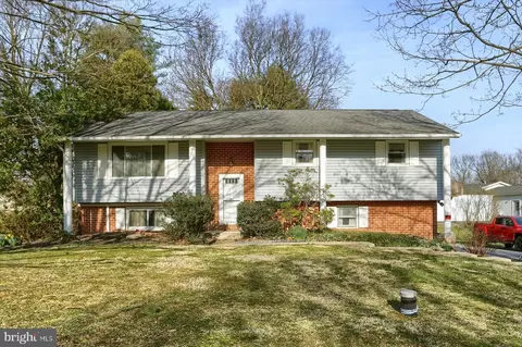 216 Maple Ln, Mechanicsburg, PA 17055