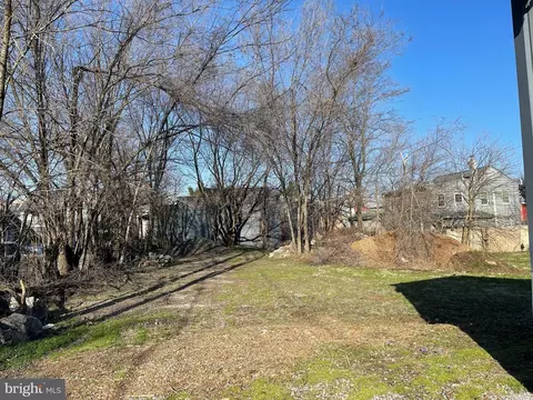145 W Locust Ave, Carlisle, PA 17013