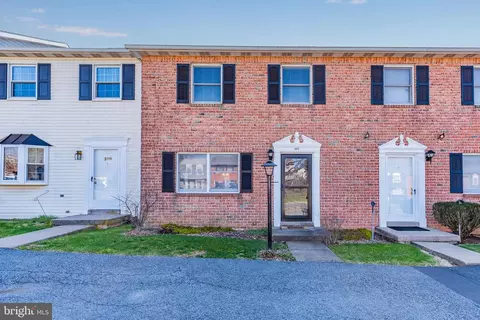 107 Wyncote Ct, Mechanicsburg, PA 17055