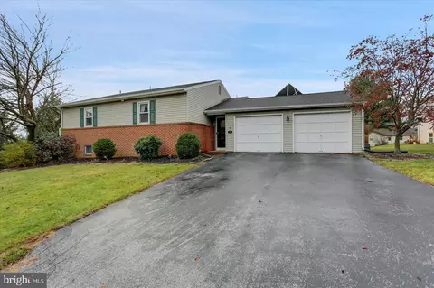 26 Pine Tree Dr, Mechanicsburg, PA 17055