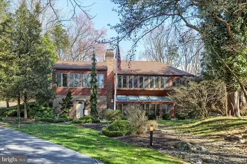 1051 Brookwood Dr, Mechanicsburg, PA 17055