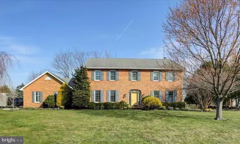 8 Summit Dr, Shippensburg, PA 17257