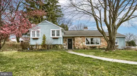 211 Forge Rd, Boiling Springs, PA 17007