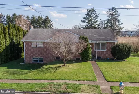85 W Main St, New Kingstown, PA 17072