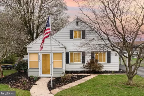 1822 Chatham Dr, Camp Hill, PA 17011