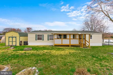 17 Cherry Ln, Carlisle, PA 17015