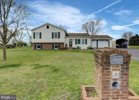 8 Goldenrod Dr, Carlisle, PA 17015
