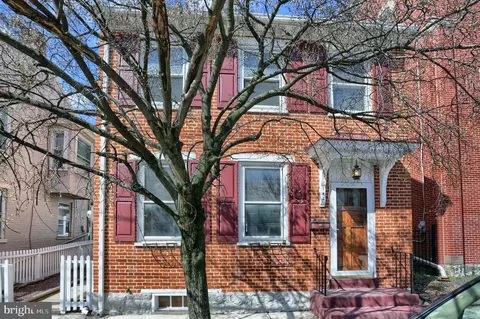 142 S West St, Carlisle, PA 17013