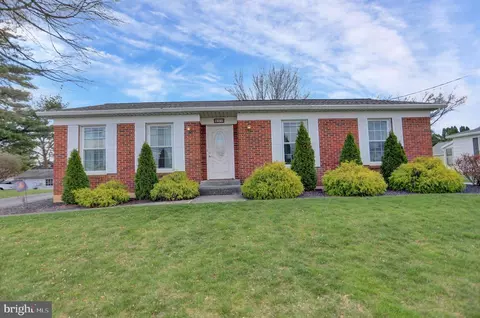 912 E Simpson St, Mechanicsburg, PA 17055