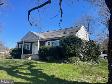 1823 Sterretts Gap Ave, Carlisle, PA 17013
