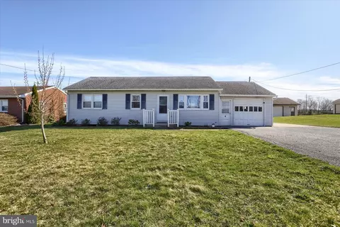 1570 Newville Rd, Carlisle, PA 17015