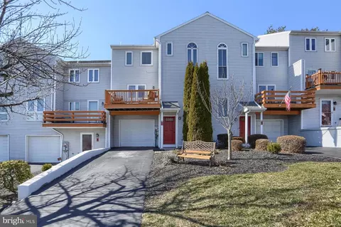 1737 Creek Vista Dr, New Cumberland, PA 17070