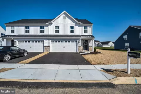 33 Shillington Ln, Carlisle, PA 17013