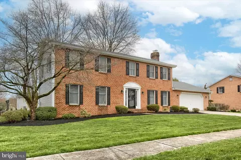 1108 Musket Ln, Mechanicsburg, PA 17050