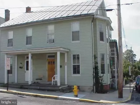 32-34 Washington St N, Shippensburg, PA 17257