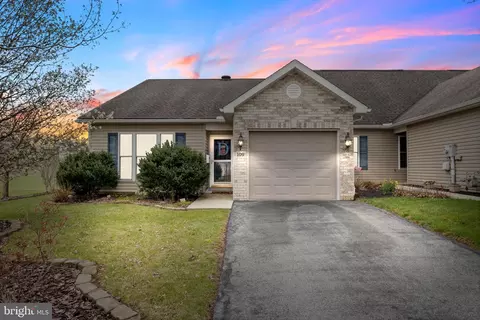 109 Touchstone Dr, Carlisle, PA 17015
