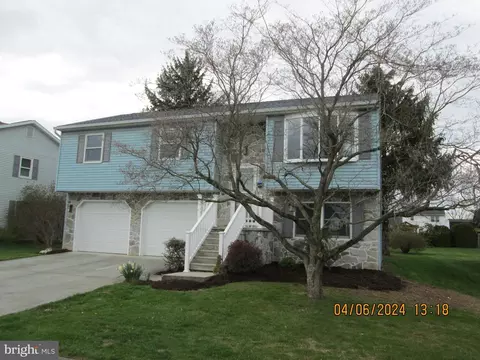 48 Honeysuckle Dr, Mechanicsburg, PA 17050