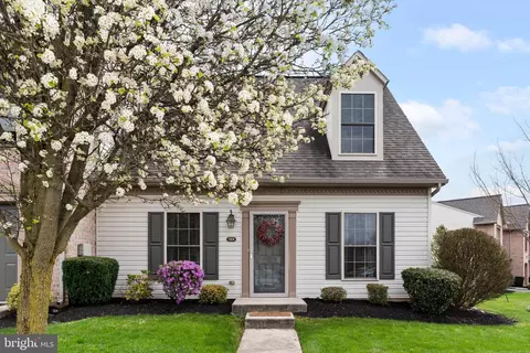 364 Melbourne Ln, Mechanicsburg, PA 17055