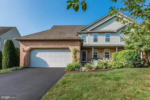 526 Bridgeview Dr, Lemoyne, PA 17043