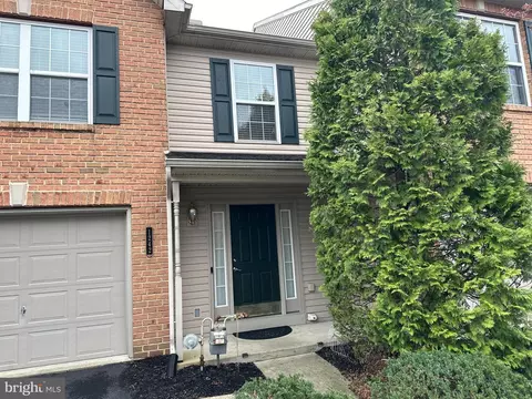 1242 Cross Creek Dr, Mechanicsburg, PA 17050