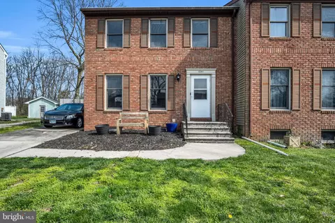 1041 Northfield Dr, Carlisle, PA 17013