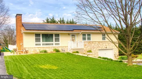 17 Mayfield Rd, Mechanicsburg, PA 17055