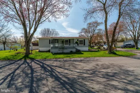 2 Redwood Ln, Carlisle, PA 17015