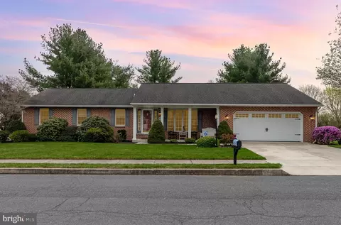 902 Loring Ln, Mechanicsburg, PA 17055