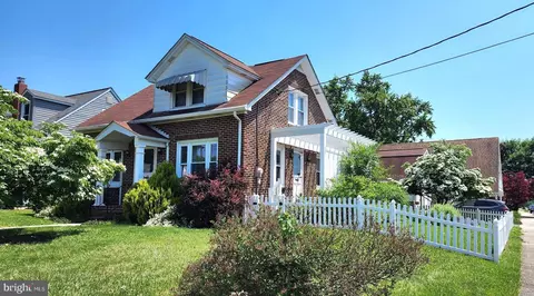1001 N College St, Carlisle, PA 17013
