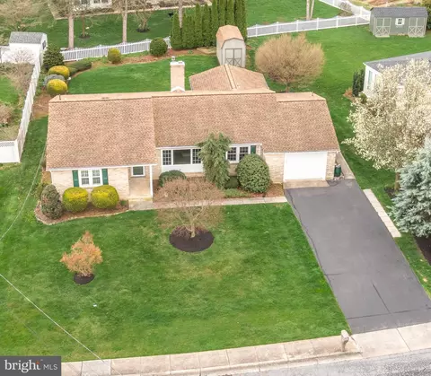 224 Avon Dr, Carlisle, PA 17013