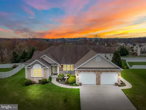 936 Maplewood Ln, Enola, PA 17025