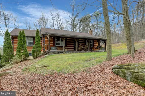 7 Oak Dr, Newville, PA 17241