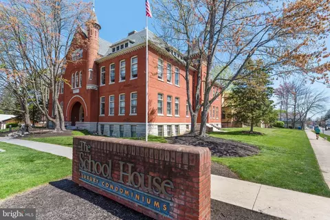133 W Locust St #110, Mechanicsburg, PA 17055