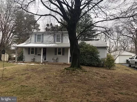 915 Nixon Dr, Mechanicsburg, PA 17055