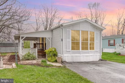72 Monarch Dr, Carlisle, PA 17015