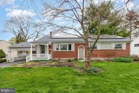 10 Rockaway Dr, Camp Hill, PA 17011
