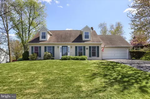6347 Locust Ln, Mechanicsburg, PA 17050