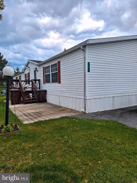 1 Country View Est, Newville, PA 17241