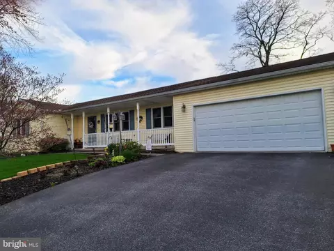 6 Middleton Ave, Carlisle, PA 17013