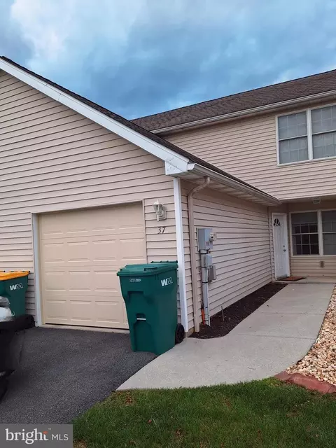 37 Pine St, Carlisle, PA 17013