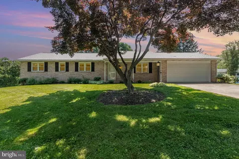 404 Spring House Rd, Camp Hill, PA 17011