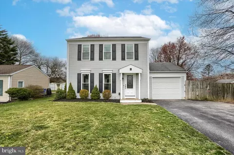 2 Bayberry Dr, Mechanicsburg, PA 17050