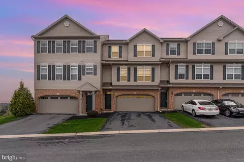 8 Jay Cir, Lemoyne, PA 17043