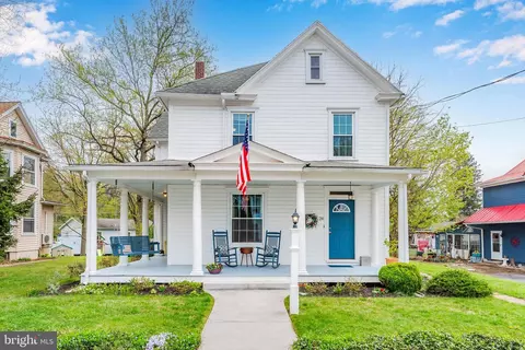 24 High St, Boiling Springs, PA 17007