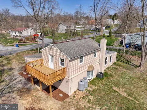 132 Channel Dr, Carlisle, PA 17013